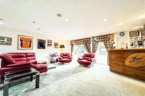 Cinema Room/Bar