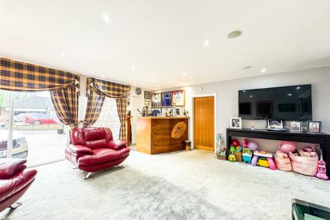 Cinema Room/Bar