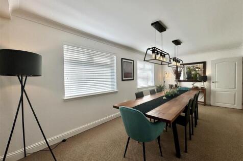 Formal dining room