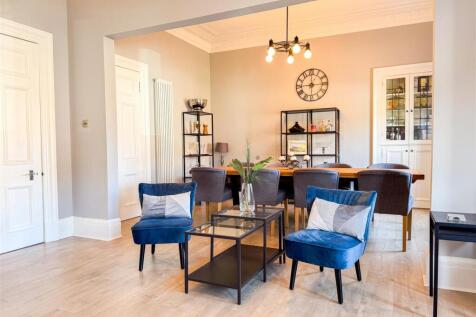 Lounge/Dine