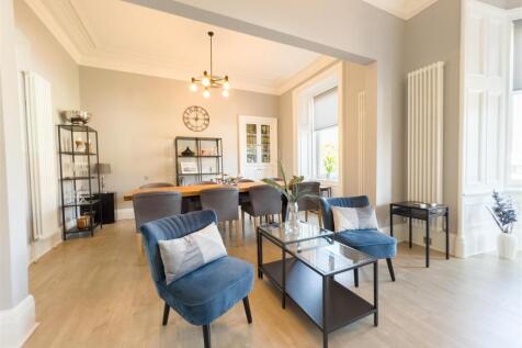 Lounge/Dine