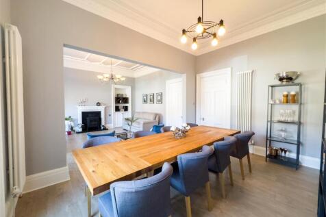 Lounge/Dine