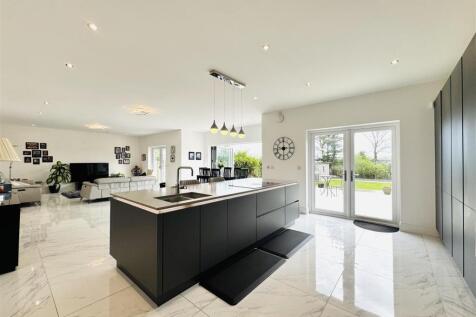 Kitchen/Dining/Lounge