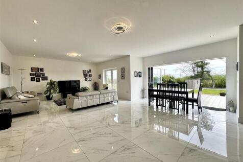 Kitchen/Dining/Lounge