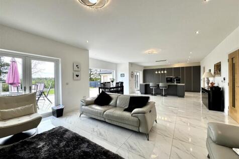 Kitchen/Dining/Lounge