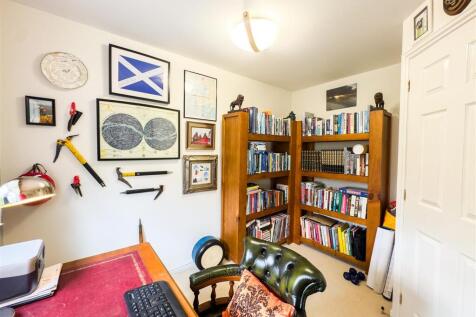 Bedroom/Office