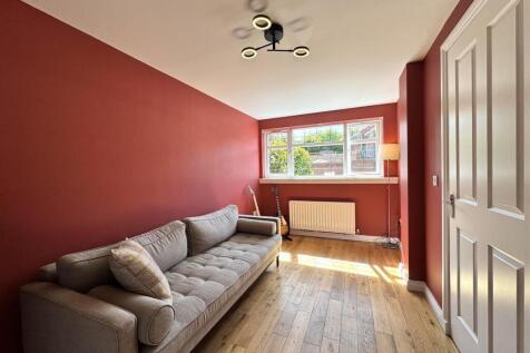 Dining Room/Bedroom 5