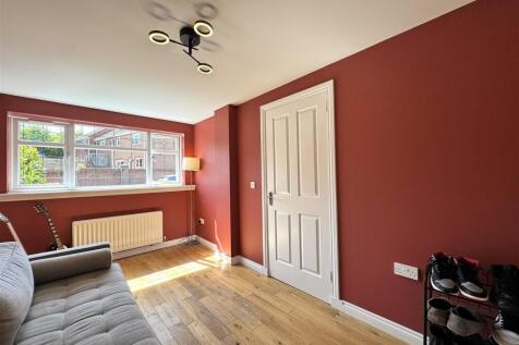 Dining Room/Bedroom 5