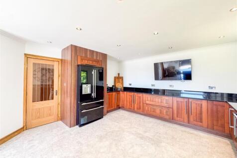 Kitchen/Dine/Family Area
