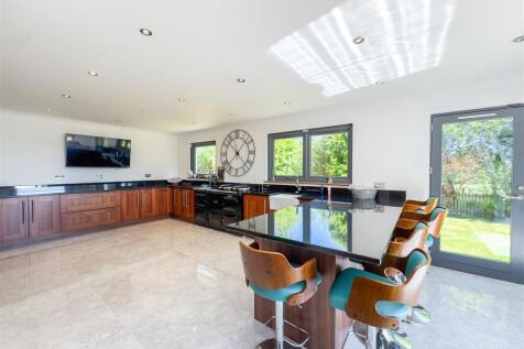 Kitchen/Dine/Family Area