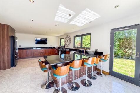 Kitchen/Dine/Family Area
