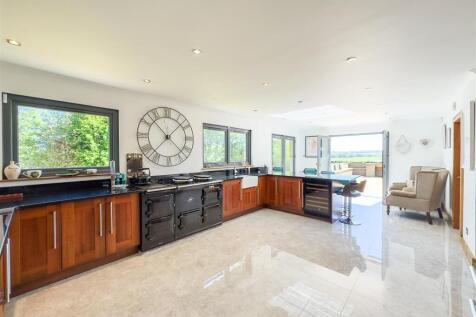 Kitchen/Dine/Family Area