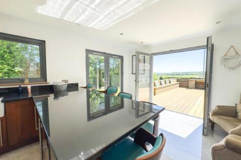 Kitchen/Dine/Family Area