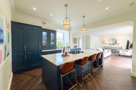 Kitchen/Dine/Family Area