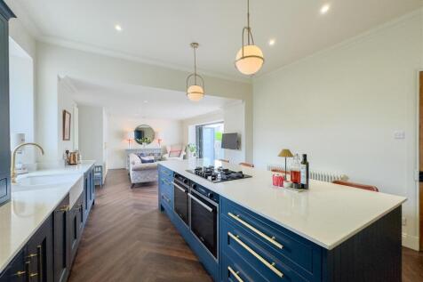 Kitchen/Dine/Family Area