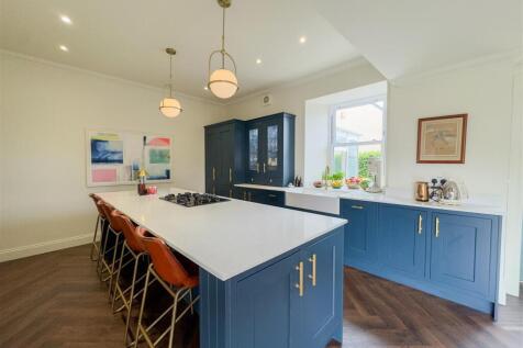 Kitchen/Dine/Family Area