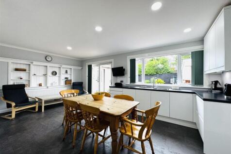 Dining/Kitchen