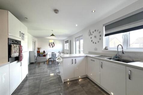 Kitchen/Dining Area