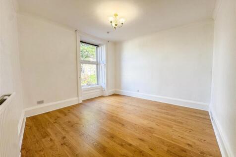 Sitting Room/Bedroom