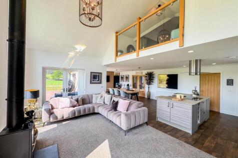 Kitchen/Family/Dine/Lounge