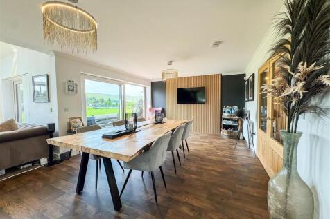 Kitchen/Family/Dine/Lounge