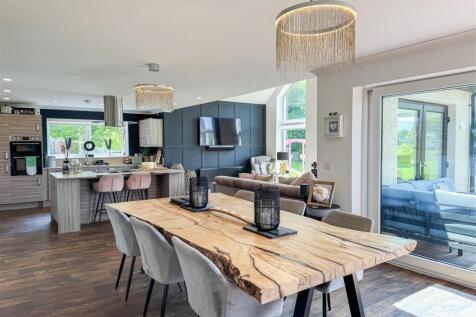 Kitchen/Family/Dine/Lounge