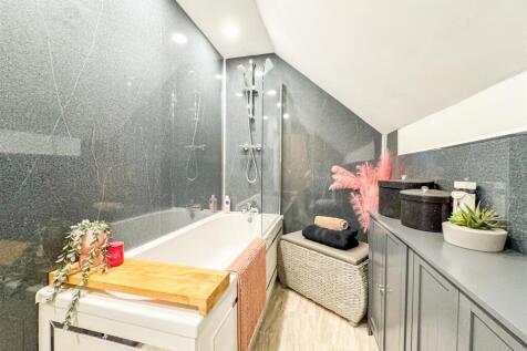 Upper Bathroom