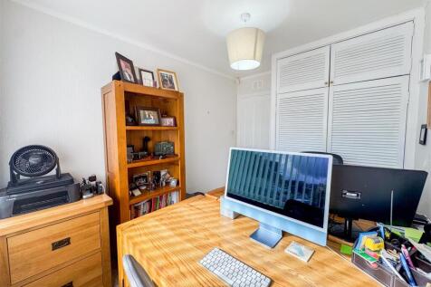 Bedroom/Office