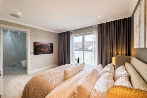 Bedroom/En-Suite