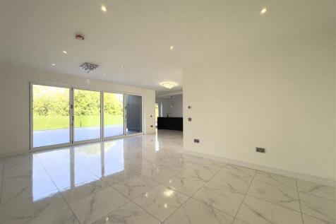 Lounge/Dining