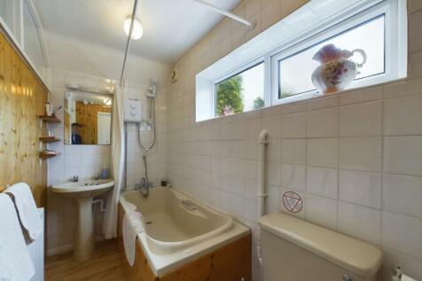 Jack &#39;n&#39; Jill Bathroom