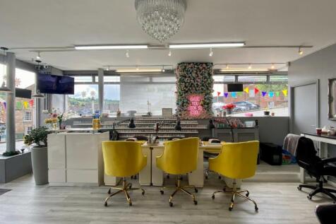 Nail salon ii.jpg