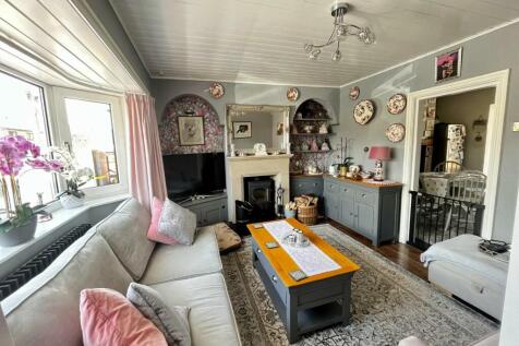 Living Room 1.jpg