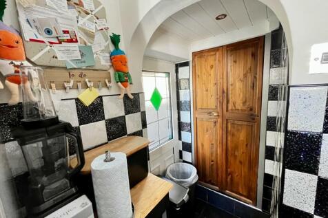 Kitchen 1.jpg