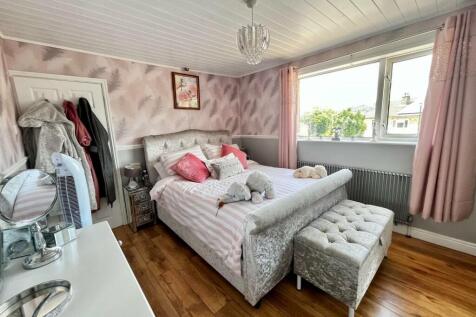 Bedroom One 1.jpg