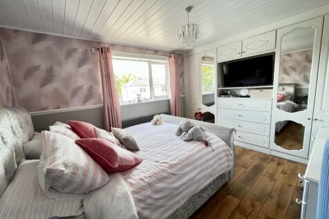 Bedroom One.jpg