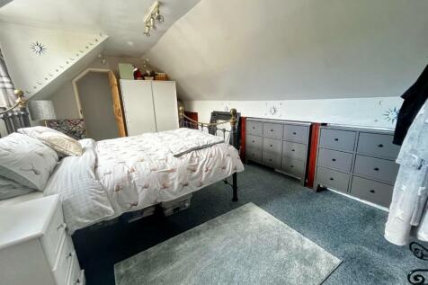 Loft Room 2.jpg