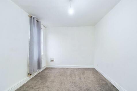CAM03810G0-PR0116-STILL014.jpg