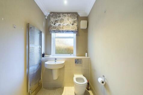 Guest&#39;s Cloakroom &amp; WC
