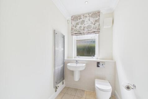 Guest&#39;s Cloakroom &amp; WC