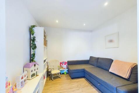 CAM03810G0-PR0180-STILL027.jpg