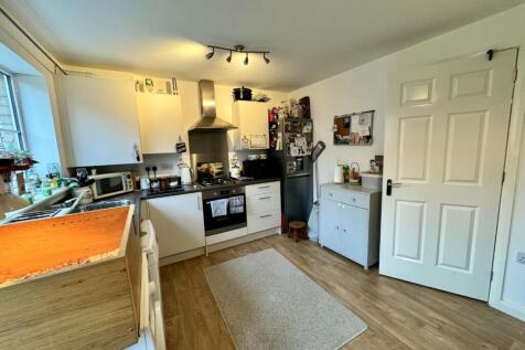 Kitchen 2.jpg