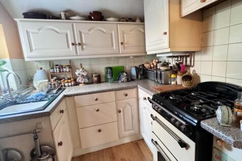 Kitchen 2.jpg