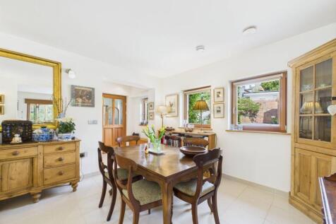 Kitchen &amp; Dining Area