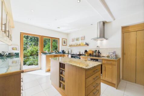Kitchen &amp; Dining Area