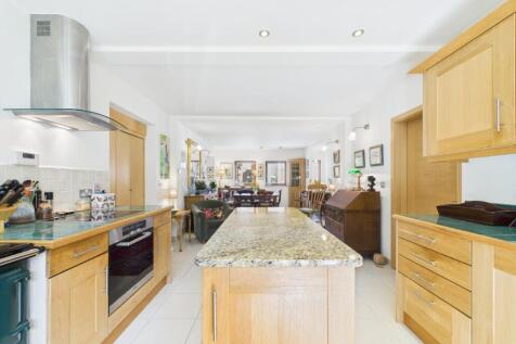 Kitchen &amp; Dining Area