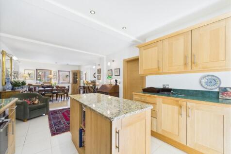 Kitchen &amp; Dining Area