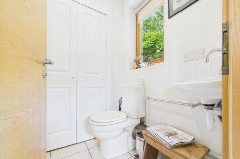 Guest&#39;s Cloakroom