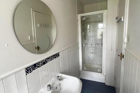Bathroom 2.jpg