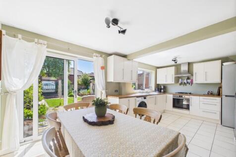 Open-Plan Kitchen / Diner